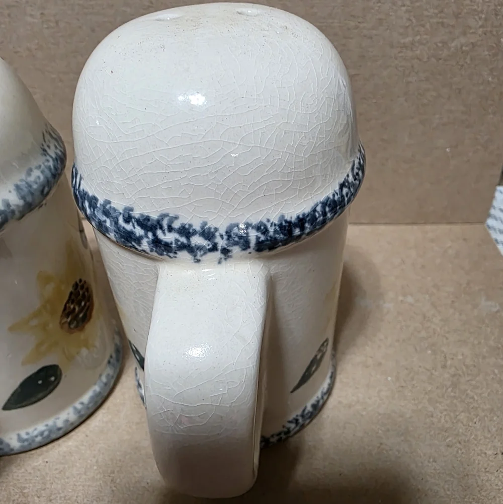 Vtg Large Sunflower Salt Pepper Shaker Set